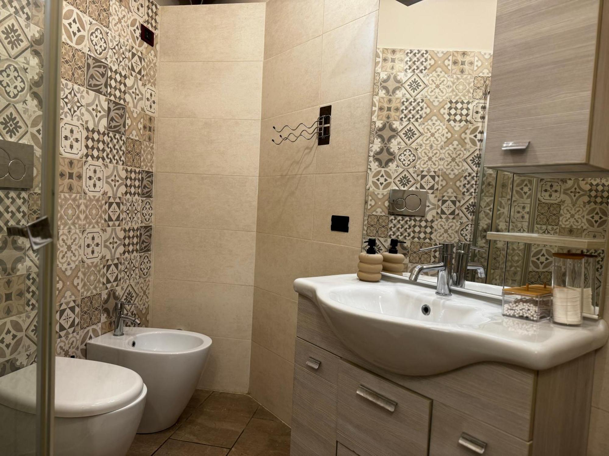Ferienwohnung Regina Milano In Verona - Sky Tv, Wifi E Breakfast Box Exterior foto